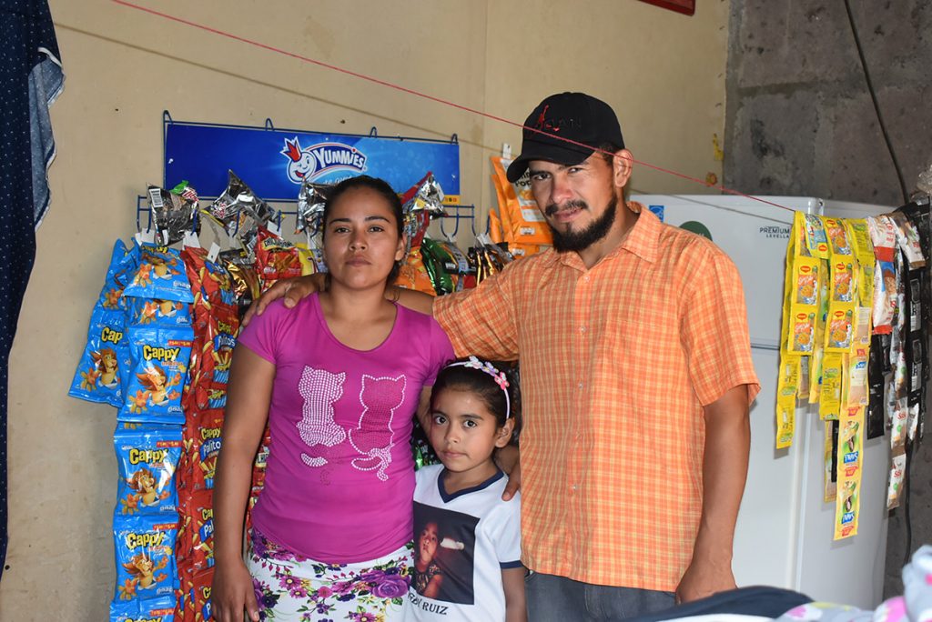 Ulises and his family stand together.